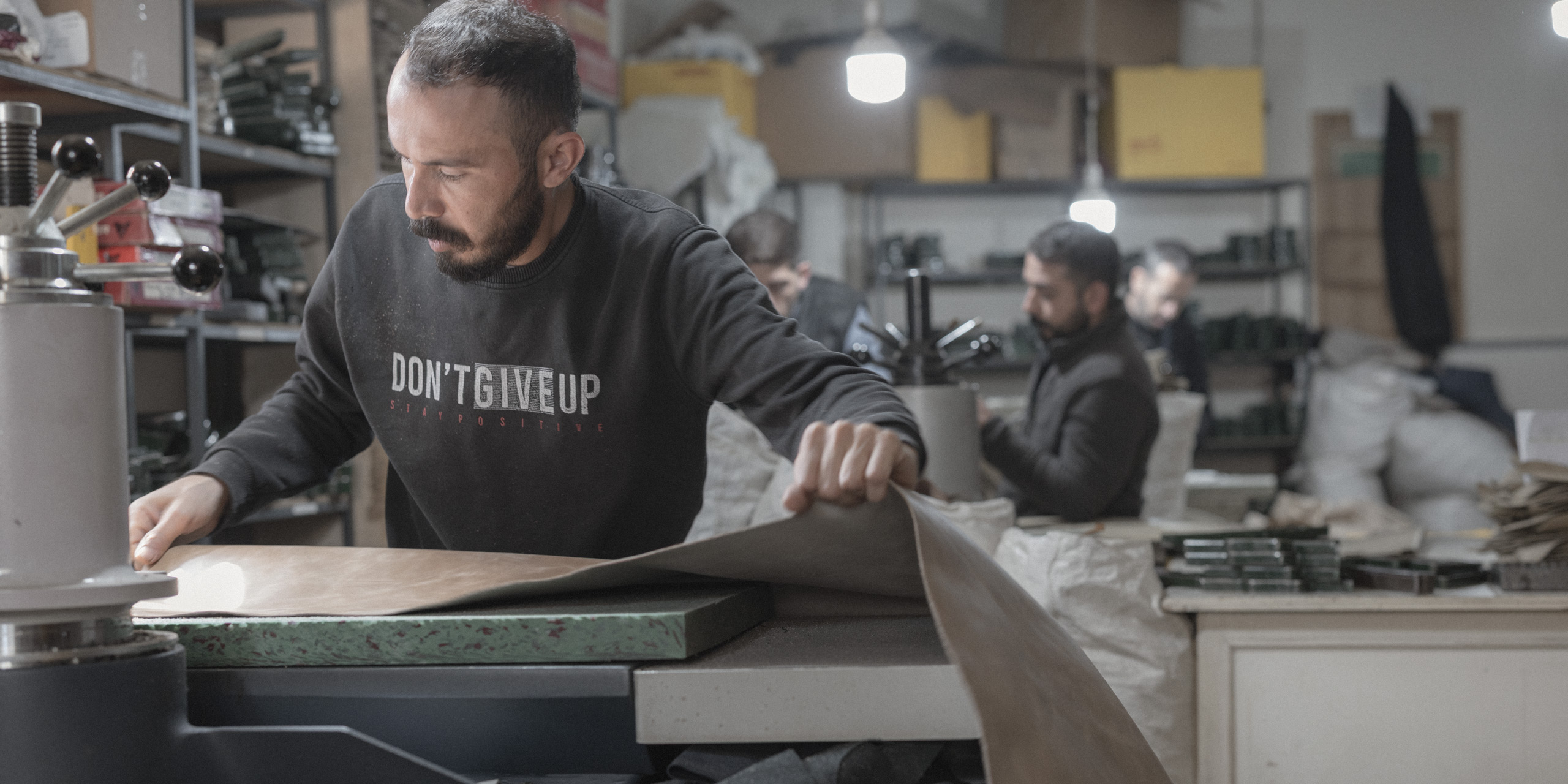 Craftsman cutting full-grain leather in the Ede atelier