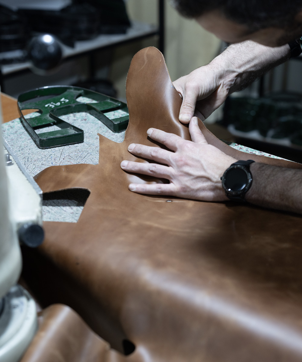 Craftsman cutting full-grain leather in the Ede atelier